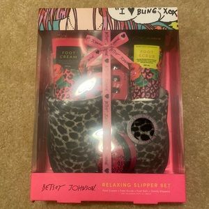 Betsey Johnson Slippers & Gift Set NIB NEW!